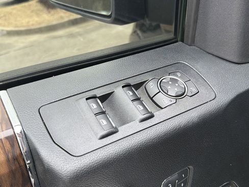 Used 2018 Ford F150 Lariat image 23