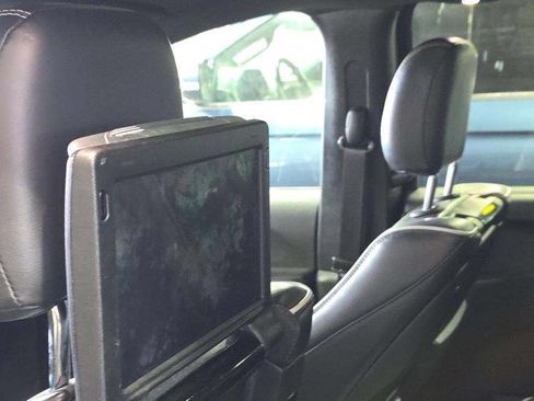Used 2019 Chrysler Pacifica Limited w/ S Appearance Package FWD image 7