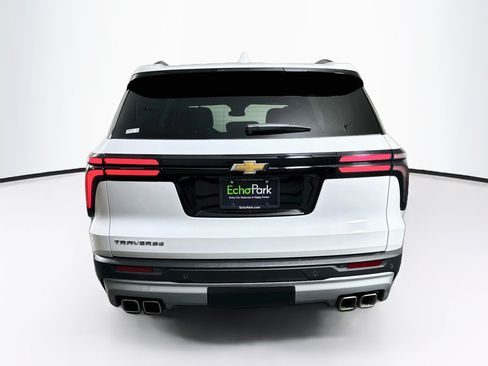 Used 2026 Chevrolet Traverse LT FWD image 7