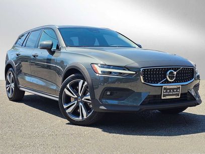 New 2026 Volvo V60 B5 Cross Country Plus w/ Climate Package