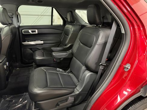Certified 2021 Ford Explorer XLT w/ Equipment Group 202A AWD/4WD image 10