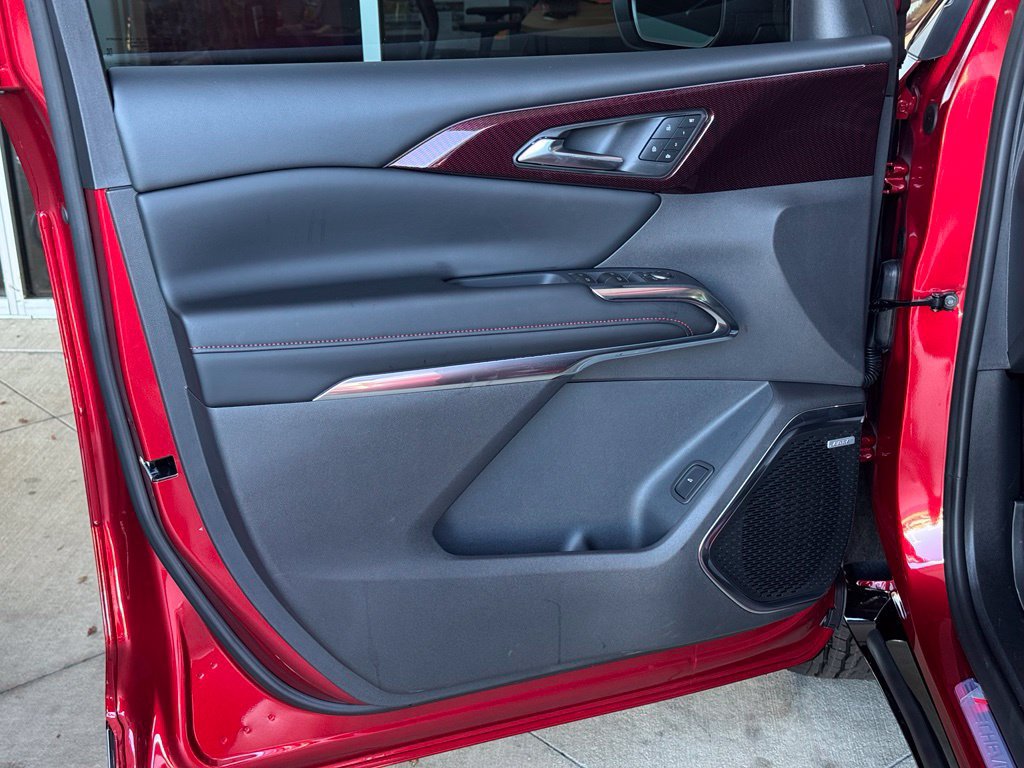 New 2027 Chevrolet Traverse RS w/ LPO, Floor Liner Package FWD image 27