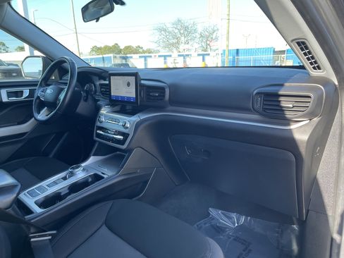 Used 2022 Ford Explorer XLT image 16
