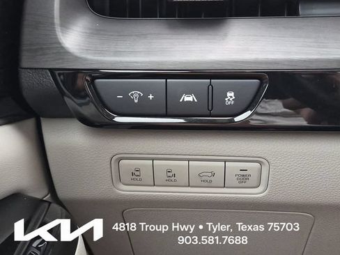 Certified 2024 Kia Carnival EX FWD image 33