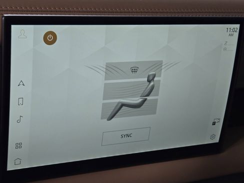 Used 2025 Land Rover Defender 110 S image 32