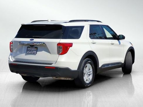 Certified 2022 Ford Explorer XLT image 4