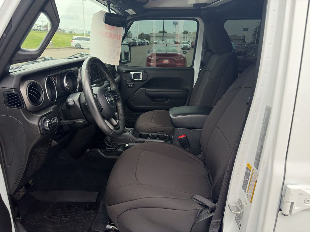 Used 2022 Jeep Gladiator Sport AWD/4WD image 9