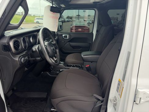 Used 2022 Jeep Gladiator Sport AWD/4WD image 9