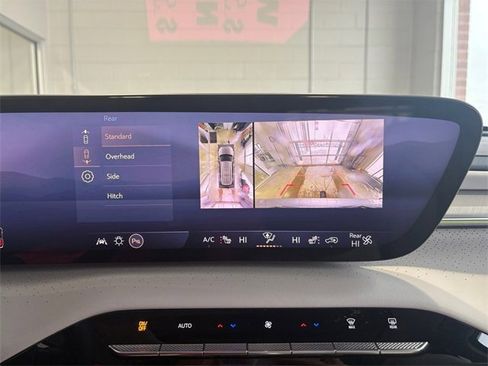 Used 2025 Buick Enclave Avenir w/ Super Cruise Package image 27