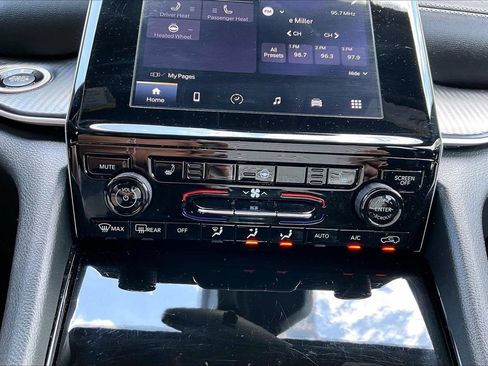 Used 2023 Jeep Grand Cherokee L Laredo AWD/4WD image 17