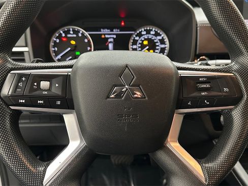 Used 2022 Mitsubishi Outlander ES image 17