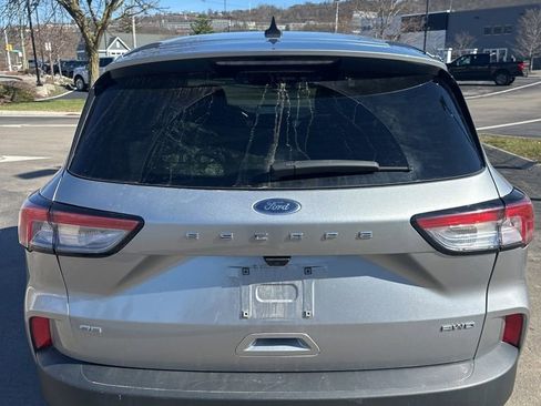 Used 2022 Ford Escape SE w/ SE Sport Appearance Package image 4