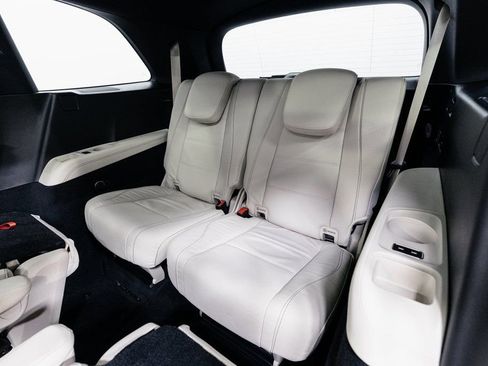 Used 2025 Mercedes-Benz GLS 450 4MATIC image 31
