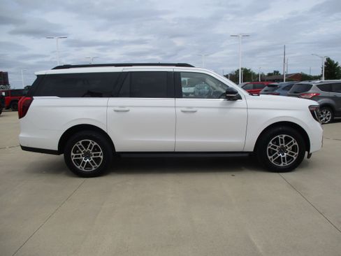 Used 2025 Ford Expedition Max Active AWD/4WD image 8