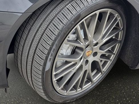 Used 2022 Porsche Panamera 4 E-Hybrid AWD/4WD image 36