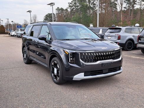 New 2026 Kia Carnival EX FWD image 3