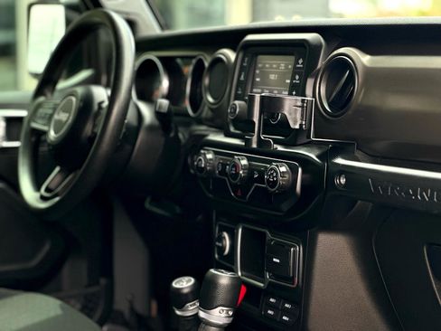 Used 2020 Jeep Wrangler Sport image 9
