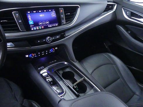 Used 2024 Buick Enclave Premium image 17