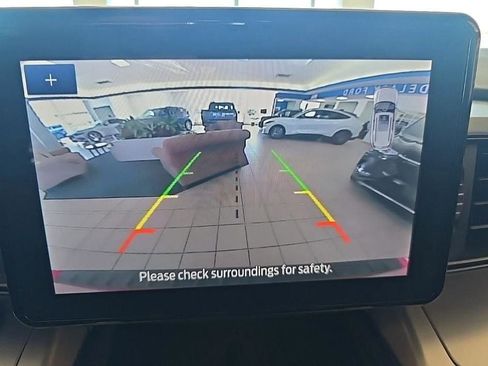 Used 2024 Ford Explorer XLT w/ Class IV Trailer Tow Package image 18