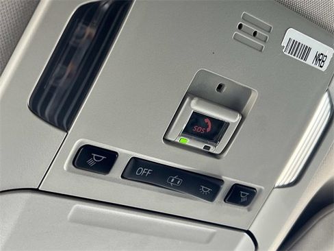 Used 2020 Toyota Highlander LE image 27