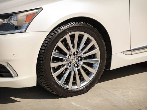 Used 2013 Lexus LS 460 w/ Comfort Pkg image 37
