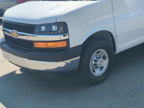Used 2025 Chevrolet Express 3500 w/ Power Convenience Package RWD image 10