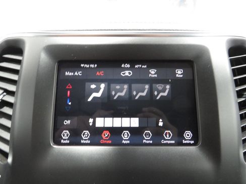 Used 2019 Jeep Cherokee Latitude Plus FWD image 20