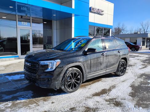 Used 2022 GMC Terrain SLT w/ Elevation Edition image 7