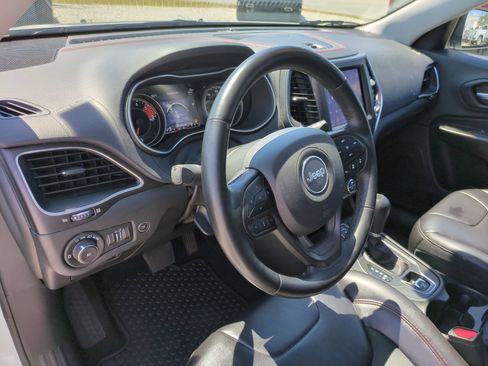 Used 2021 Jeep Cherokee Trailhawk w/ Sun, Sound & Nav Group AWD/4WD image 18
