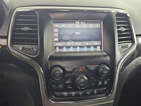 Used 2019 Jeep Grand Cherokee Laredo AWD/4WD image 27