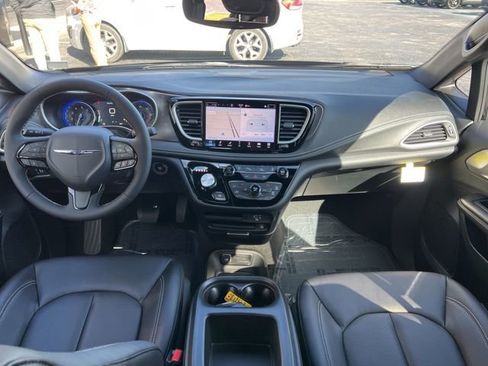 New 2026 Chrysler Pacifica Select image 21