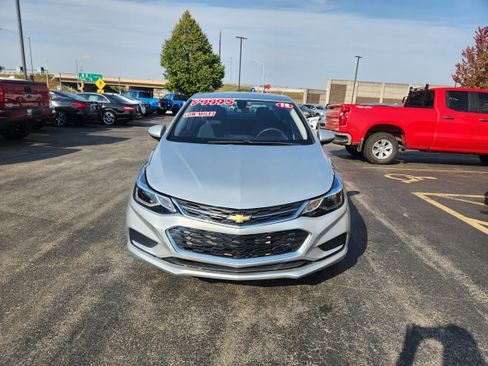 Used 2018 Chevrolet Cruze LT w/ LT Fleet Convenience Package FWD image 2