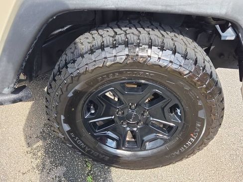 Used 2017 Jeep Wrangler Sport AWD/4WD image 16