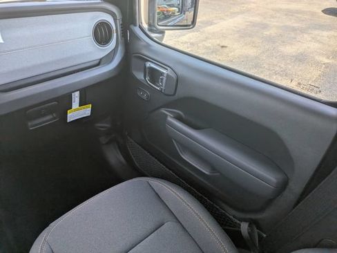 New 2025 Jeep Gladiator Sport AWD/4WD image 16