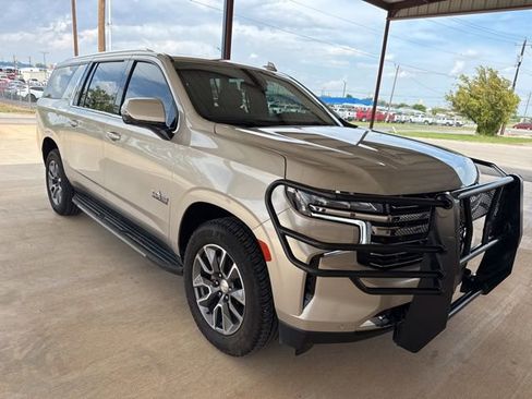 Used 2022 Chevrolet Suburban LT w/ Luxury Package AWD/4WD image 1