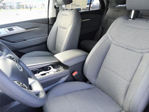 New 2026 Ford Explorer Active RWD image 14