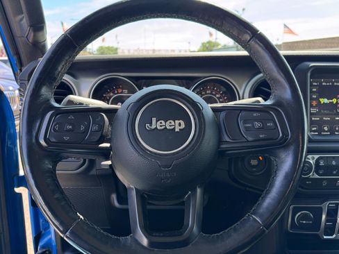 Used 2021 Jeep Gladiator Willys image 15