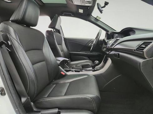 Used 2017 Honda Accord Sport image 24