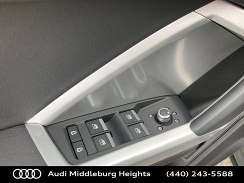 Certified 2025 Audi Q3 2.0T Premium image 10