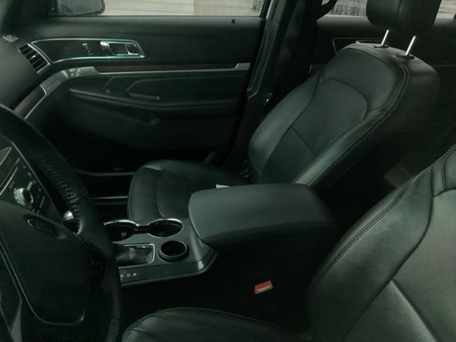 Used 2017 Ford Explorer Limited w/ Equipment Group 301A FWD image 18