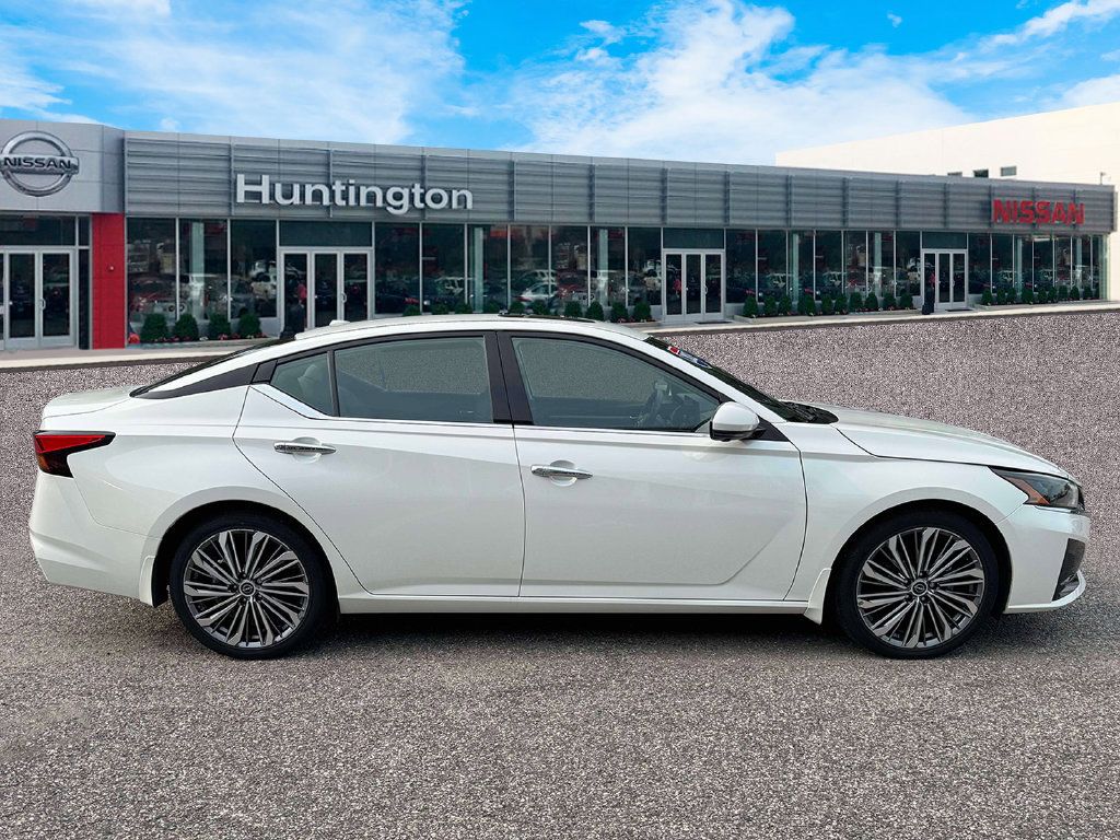 Certified 2025 Nissan Altima 2.5 SL FWD image 9