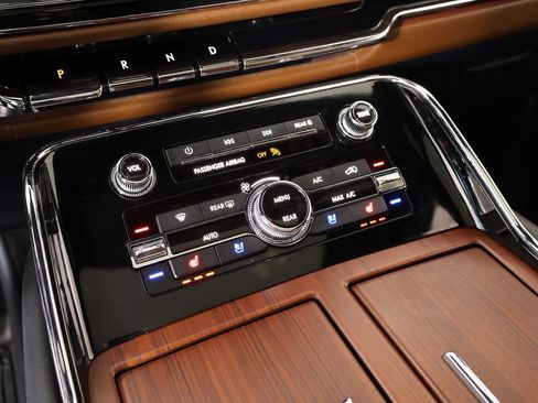 Certified 2023 Lincoln Navigator Reserve image 8