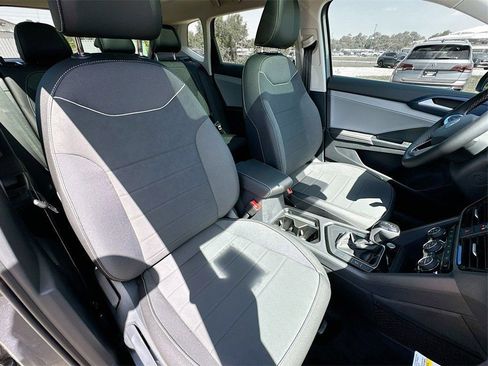 Used 2024 Volkswagen Taos SE FWD image 31