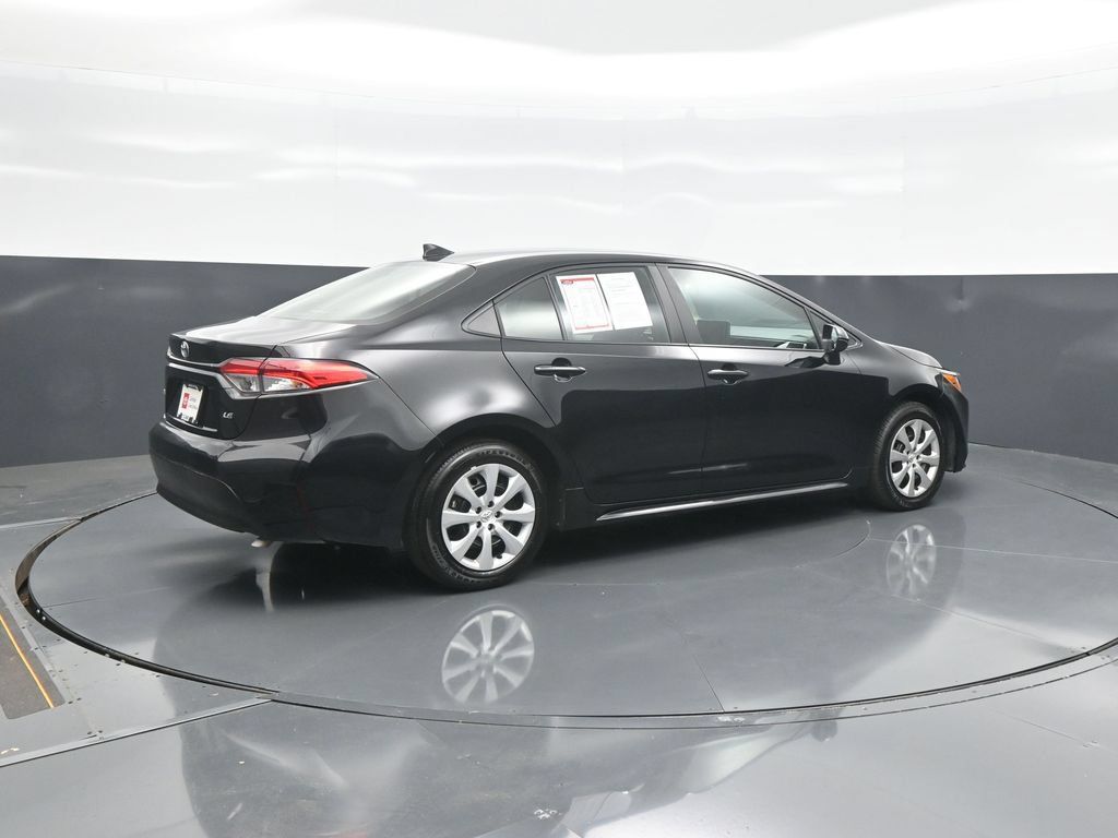 Used 2025 Toyota Corolla LE FWD image 7
