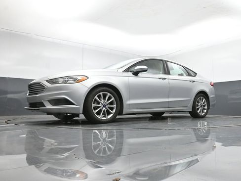 Used 2017 Ford Fusion SE image 37