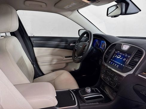 Used 2021 Chrysler 300 Touring w/ Chrome Appearance Package image 31