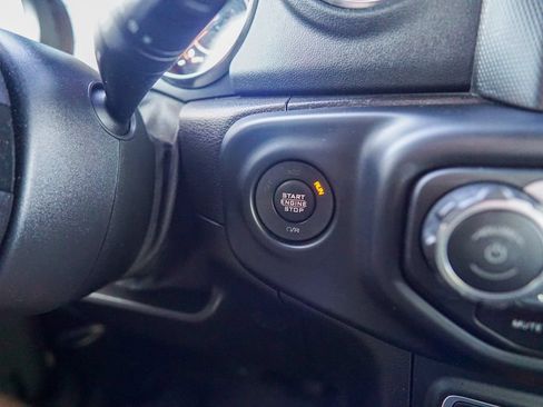 Used 2019 Jeep Wrangler Unlimited Sahara w/ Quick Order Package 24M Moab AWD/4WD image 25