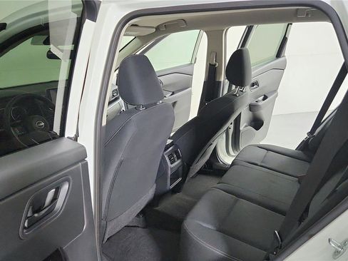 Used 2024 Nissan Rogue S FWD image 16