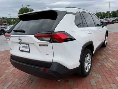 Used 2020 Toyota RAV4 LE FWD image 9