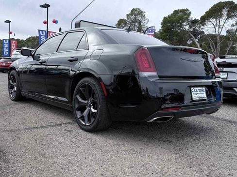 Used 2022 Chrysler 300 Touring w/ Sport Appearance Package image 7